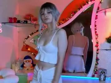 abbycartman —          THERE'S A VERY HOT SHOW GOING ON RIGHT NOW  #18 #natural #blonde #bigass #cute
