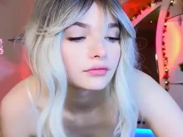 abbycartman —       THERE'S A VERY HOT SHOW GOING ON RIGHT NOW  #18 #natural #blonde #bigass #cute