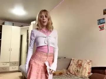 blushingdesire —  Goal: kiss for you! Hey sweeties, I'm Elizabeth, 19  I'm #shy at first but love to have fun when you get to know me  If you like #young and #natural girls --- stay with me  #teen #flirty [5 tokens