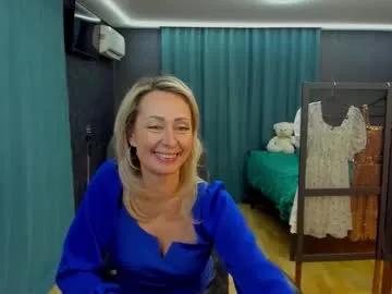 julia__cherry_ — Welcome to my room! #feet #mature #milf #new #nonude