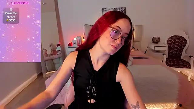 Amaraa_couper1 on StripChat 