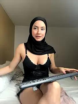 azzahara- on StripChat 