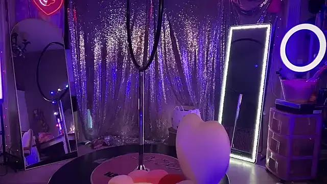 bimbotwerkqueen on StripChat 