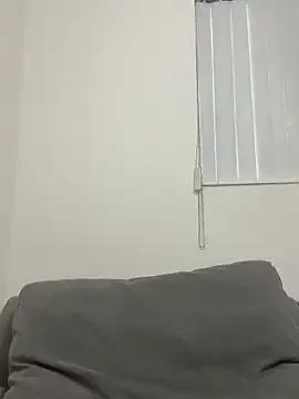 brookehoneynina — Tits out play with pussy for 3 mins !!