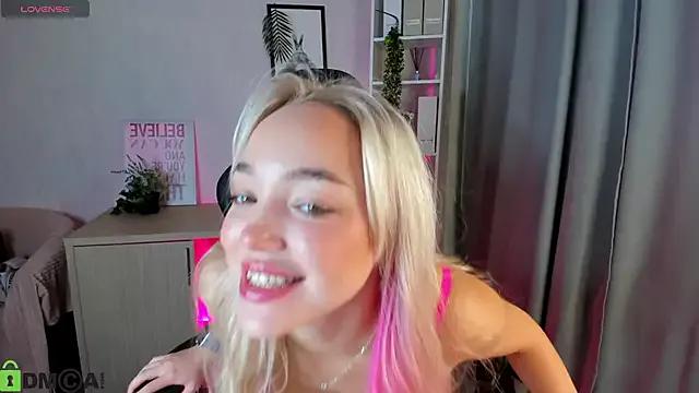 Christy_Little — show ass