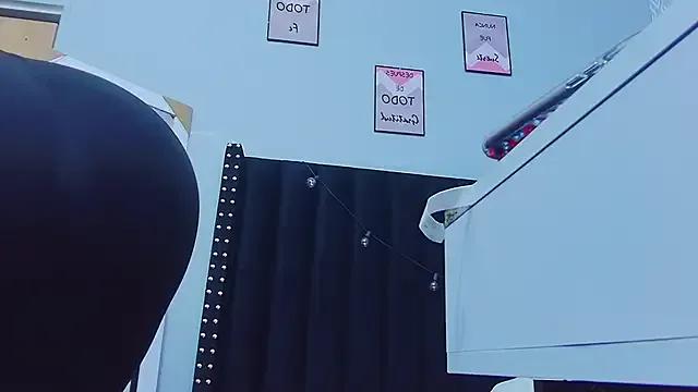 colombiamommy on StripChat 