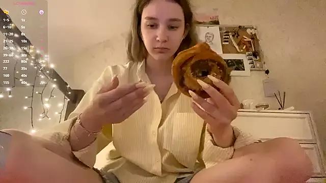 DanaCore on StripChat 