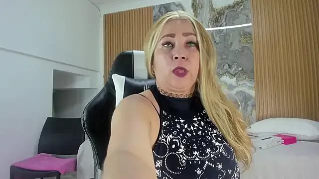 Danna_topless on StripChat 