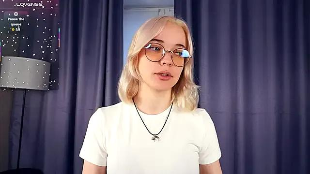 EdaKirkIin — The gentle kisses of the camera