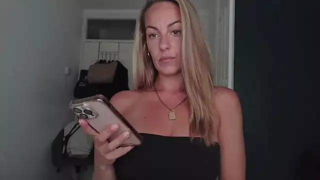 Edenfox- on StripChat 