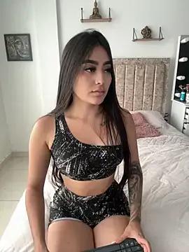 EmiilyEvans_ on StripChat 