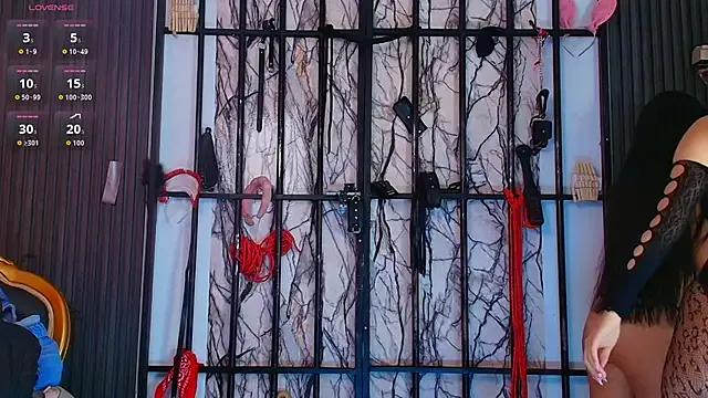 emili_bdsm — Fuck pussy with fuck machine + spcy 5m