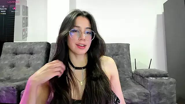 emmadiaz1 on StripChat 