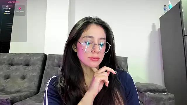 emmadiaz1 on StripChat 