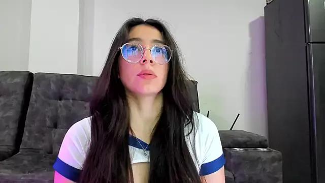 emmadiaz1 on StripChat 