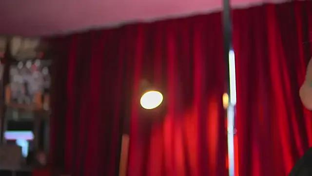 Evelyn_Evyyy — Start the night naked