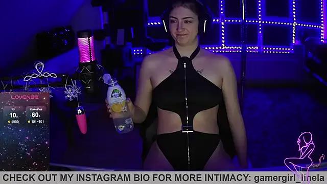 Gamergirl-Linela — LT Gets Oil On Boobs Video