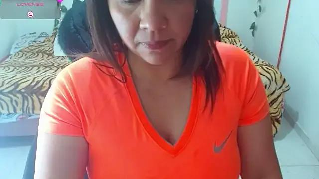 hiilarybrown on StripChat 