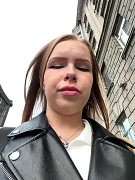 Liza_risky — PULL PANTS DOWN TO SHOW BOOTY