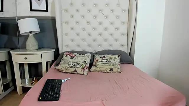 Madame_Rouge_ on StripChat 