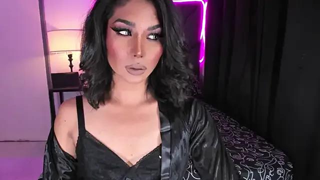 MaxxineMorenaTs on StripChat 