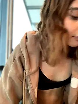 MiaaCute- on StripChat 