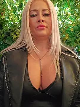 MILFBARBY — Make me squirt in public place