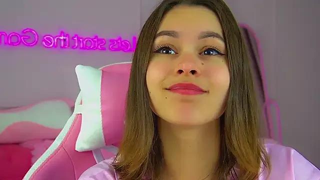 PollyLanders on StripChat 