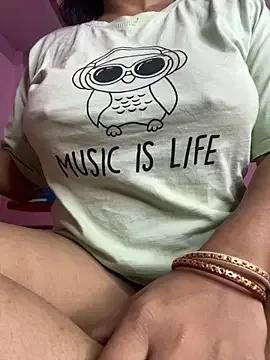 Priyajaanbaby — Fingering in public 1 minute 