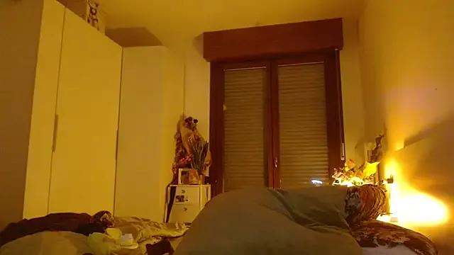 Regina_5 — COMPLICITA'  SPOGLIAMOCI+ 5MIN LT CTRL