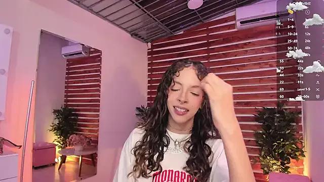 Sapphire_Venuss on StripChat 