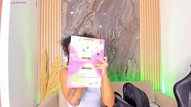 SarahLynn7 on StripChat 