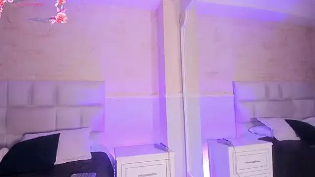 SarahLynn7 on StripChat 