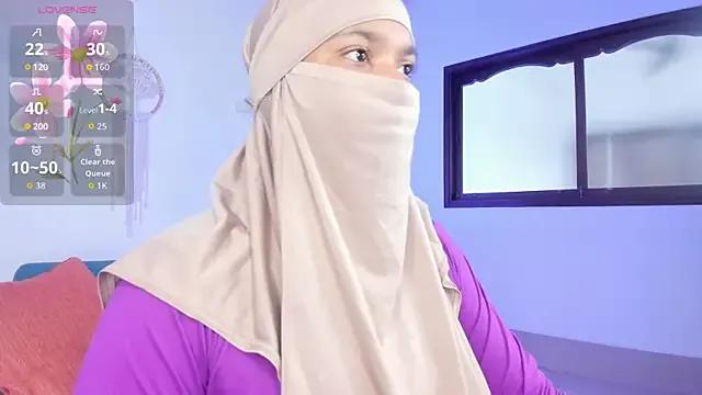 saray_halam — Lick fingers