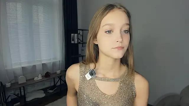 SerrenaAa on StripChat 