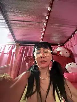 sweetieme on StripChat 