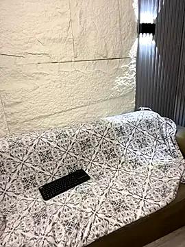 Yvonny27 — Make Me Happy TODAY